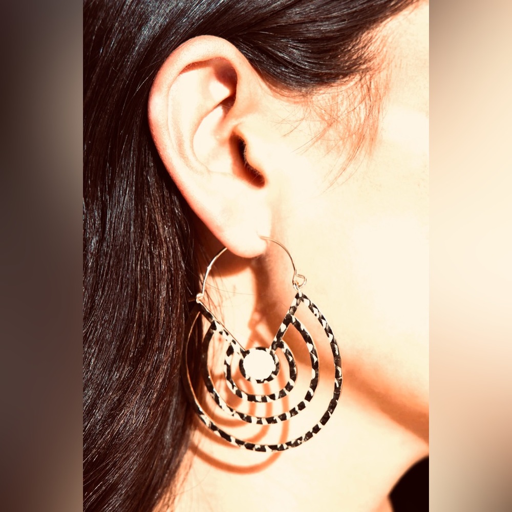 “Hammered Hoops” Inverse Rainbow Concentric Circle Sector Maze Geometric Earring - Picture 9 of 15